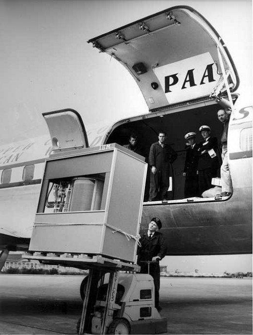 Fig.1 A 5MB IBM hard disk drive is loaded onto an aeroplane in 1956